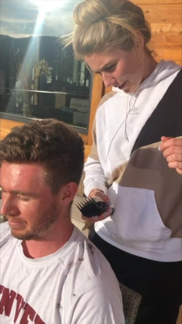 ミカエラ・シフリンのインスタグラム：「What do ya think, would YOU let me cut YOUR hair? If I promise not to squeal (as much) or accidentally cut out massive chunks...? 🥴😇💇🏻‍♂️ @taylorshiffrin 🎥: @kristioslund」