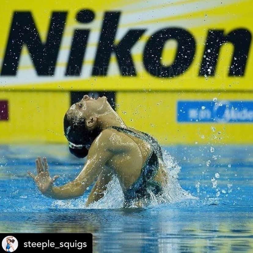 アンドレア・フエンテスのインスタグラム：「Hello all! Join us tomorrow at 2pm (PacificTime) with @steeple_squigs for a flexibility session on IG live! No matter the sport you come from, we are unifying track and field with artistic swimming so you all fit in! 😂 #repost・・・ Stretch with me! I’m definitely no expert in this area, so I’m bringing in someone who is! Tomorrow at 2pm PST (5 ET) I’ll be on IG live with the @usaartisticswimming Coach, @andreafuentes83 for a stretching session. Andrea has 4 Olympic and 16 World Championship medals in synchronized swimming for Spain. She is VERY flexible! But even if you’re not (like me), Andrea will take us through a short warmup and get our muscles moving and stretching. We will also try to answer your questions along the way, so tune in and ask away while we get our bodies moving more fluidly! #IGlive #stretchingclass #stretchwithme」