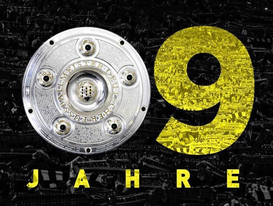 フェリペ・サンタナのインスタグラム：「🏆 A SPECIAL #TBT TODAY 🏆 . HÁ EXATOS 09 ANOS, NESSE EXATO DIA REALIZÁVAMOS O GRANDE SONHO DA CONQUISTA DO CAMPEONATO ALEMÃO 2010/11. UM TIME DE GAROTOS SONHADORES GUIADOS POR UMA TORCIDA APAIXONADA, E PARA MIM A MELHOR TORCIDA DO MUNDO @bvb09 !!! NASCIA ENTÃO UM TIME QUE VIRIA ENTRAR PARA A SUA RECENTE E GLORIOSA HISTÓRIA . É UM PRAZER TER FEITO PARTE DESSE LINDO CAPÍTULO ❣️🖤🏆🏟💛❣️ .  FOR EXACT 09 YEARS, ON THIS EXACT DAY WE WERE REALIZING THE BIG DREAM OF THE CONQUEST OF THE GERMAN CHAMPIONSHIP 2010/11.  A TEAM OF DREAMING GUYS GUIDED BY A PASSIONATE FANCY, AND FOR ME THE BEST FANCY IN THE WORLD @bvb09 !!! THEN A TEAM WAS BORN THAT WOULD COME INTO ITS RECENT AND GLORIOUS HISTORY.  IT'S A PLEASURE TO HAVE PART OF THIS BEAUTIFUL CHAPTER ❣️🖤🏆🏟💛❣️ . . #tbt #09jahren #bvb #bvb09 #signalidunapark #dortmund #südtribüne #champion #winner」