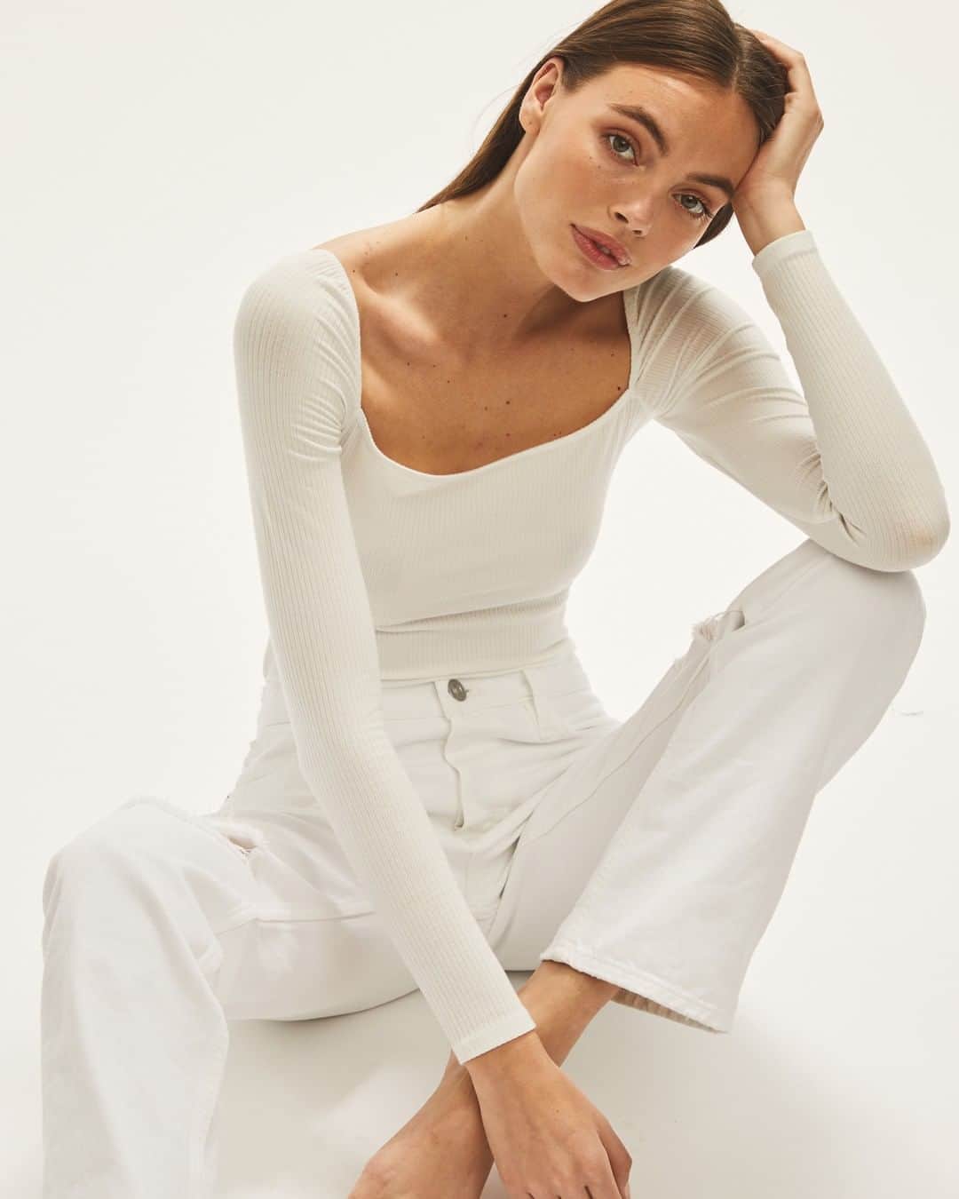 ハドソンのインスタグラム：「White party of one.」