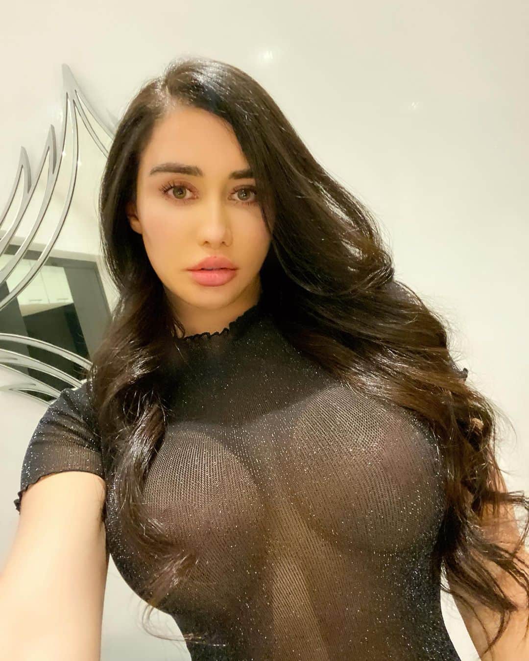 Joselyn Canoのインスタグラム：「Posting the much better version of this picture on my fun page 👉 Click Link in my bio 🙃」