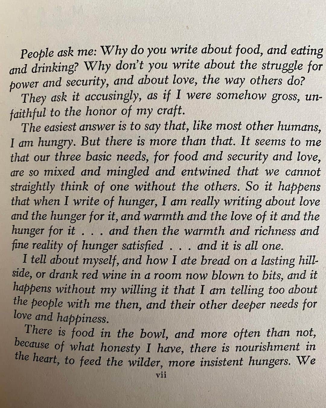 ナタリー・ポートマンさんのインスタグラム写真 - (ナタリー・ポートマンInstagram)「Just finished The Gastronomical Me and was so transported by M.F.K. Fisher’s love stories, and travel accounts and, of course, her descriptions of food! What did you think? #whatnatreads」5月1日 5時27分 - natalieportman