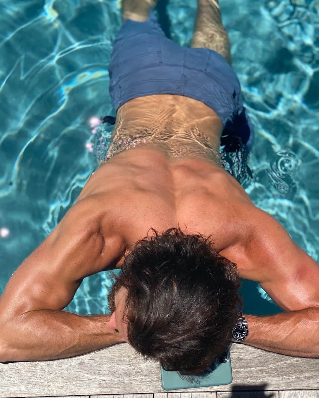 ジャレッド・パダレッキのインスタグラム：「Thursday Thwimming (as Mike Tyson might thay...). Hope y’all are safe and sound out there.  Photo courtesy of @nowandgen」