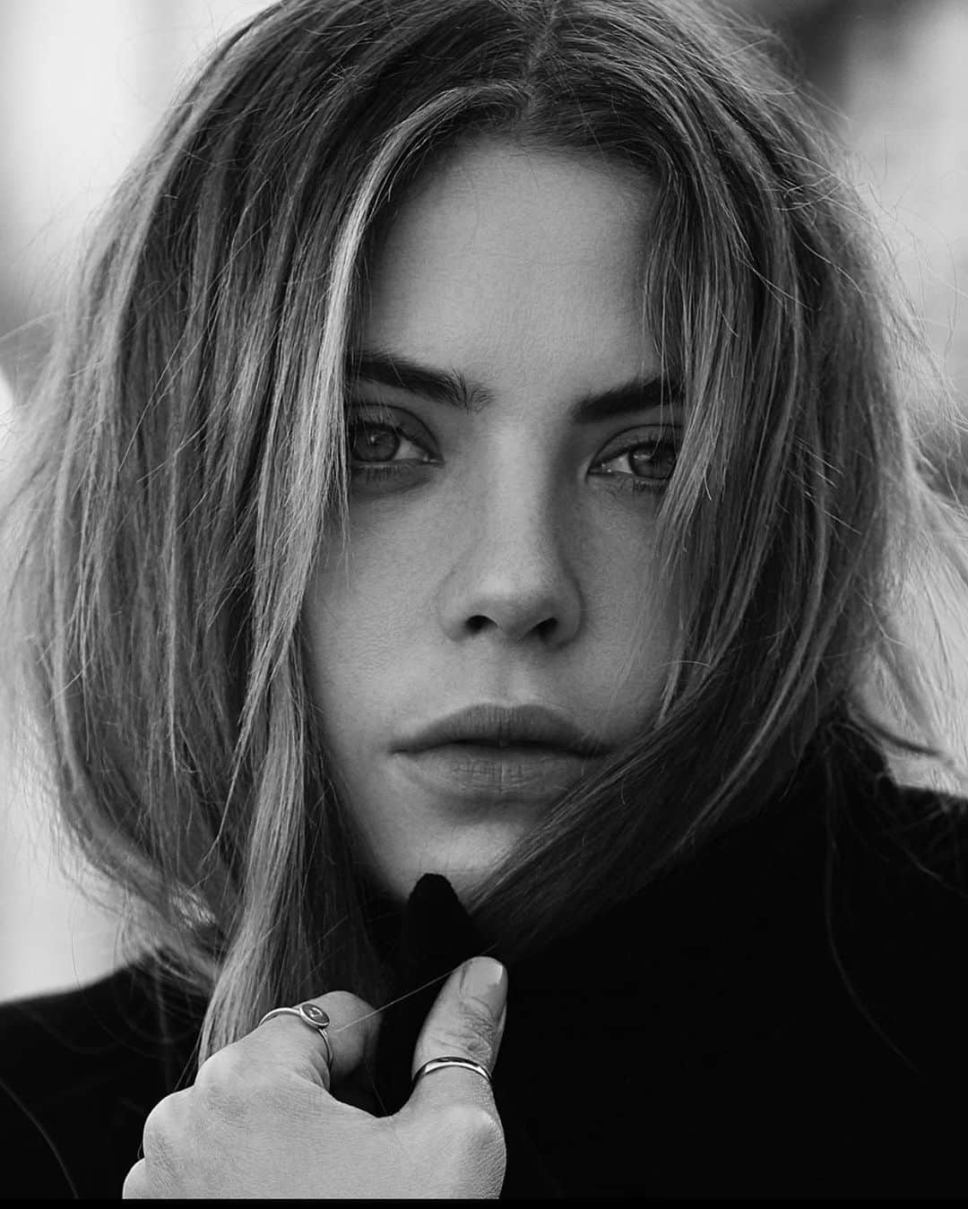 アシュレイ・ベンソンのインスタグラム：「Afternoons in Paris」