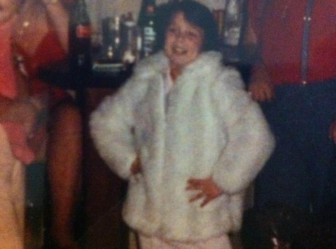 Kendra Lustさんのインスタグラム写真 - (Kendra LustInstagram)「#tbt when i was kinda of a big deal 😜 #backintheday #highschool no animals were hurt making this coat it was fake fur i assume because didn’t have money for a real #furcoat lol #swipeleft」5月1日 7時17分 - kendralust