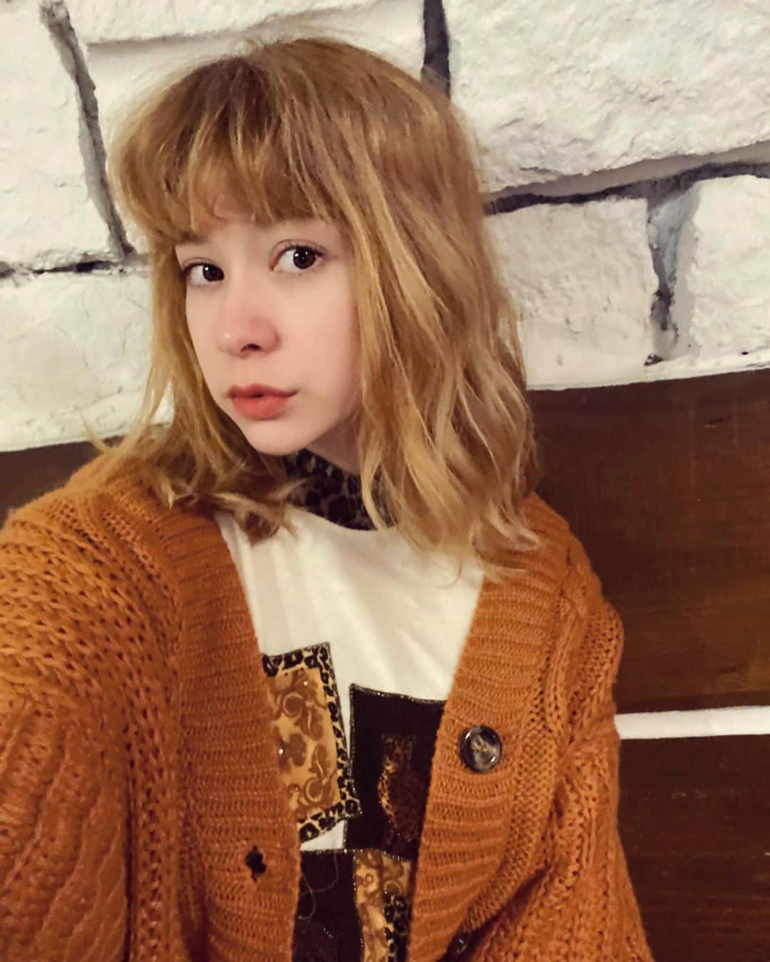 のインスタグラム：「おはようございます☺︎ みなさんの１日が素敵な５月の始まりになりますように🌱🌱🌱🌱🌱🌱🌱 ️ ＿＿＿＿＿＿＿＿＿️ ＿＿＿＿＿＿＿＿＿️ ＿＿＿＿＿＿＿＿＿️ ＿＿＿＿＿＿＿＿＿＿＿最近のおうちごはんたち🍳💓献立困ってるってフォロワーさん多いので少しでもお役にたてれば嬉しいですが、いかんせんすべて目分量です、ごめんなさい🙇‍♀️ ＿＿＿＿＿＿＿＿＿ ️ ＿＿＿＿＿＿＿＿＿＿＿＿＿＿＿＿＿＿ ＊鶏胸肉ときゅうりのサラダ🥒(輪切り唐辛子🌶かいわれ、ごま油、醤油、みりん、酢) ＊とりももの甘タレ焼き(ニンニク、生姜、めんつゆ) ＊自家製サルサ🌮(好きなお野菜みじん切りにしてレモン汁とパクチーとお塩のみ💮無限に食べれる😏) ＊タコライス(冷やご飯、ひき肉、タコスシーズニング、トマト缶) ＊カニカマとワカメの酢の物(お酢、砂糖、顆粒だし、新玉ねぎ🧅ワカメの塩分があるからお塩は使わないよ☺︎) ＊回鍋肉(甜麺醤、オイスターソース、鶏がらスープの素、ネギ入りが好き😋細切れ肉だし、揚げてないけど) ＊カレー🍛の途中（笑）たまねぎたっぷり🥞 ＊ツナとセロリのとろみ炒め(鶏がらスープ、オイスターソース、片栗粉) ＊コンフィーとチャーシューの間くらいのやーつ🐖(にんにく、みりん、醤油につけといた豚ロース肉を多めの油で弱火で蓋して全面焼く🙋‍♀️ラーメンに入れたり刻んでチャーハン作るの🤤💓) ️ ＿＿＿＿＿＿＿＿＿ ️ ＿＿＿＿＿＿＿＿＿️ ＿＿＿＿＿＿＿＿＿ #料理　#おうちごはん　#今夜のおかず #おかず　#ヘルシーレシピ #和食　#家庭料理　#おつまみレシピ #おつまみ　#ごはん記録 #お料理 #晩酌メニュー #おうちごはん #ランチ　#夜ごはん #お料理好きな人と繋がりたい #料理好きな人と繋がりたい #献立　#ヘルシーメニュー 　#ダイエットメニュー #ささみ　#グリルチキン #春雨サラダ #春雨　#朝食　#チャーシュー　#焼豚　#サラダ　　#家飲み #おうち時間　#stayhome」