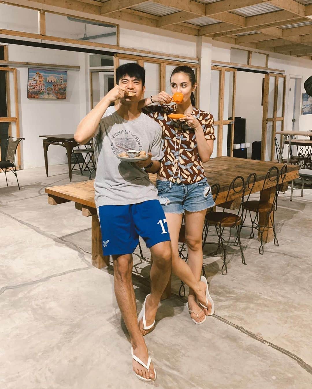 のインスタグラム：「Missing our coffee adventures around the Philippines and around the world ☕️ for now we’re enjoying coffee at home.. all from our favorite coffee shops in Metro Manila. Trying to help support local businesses by ordering thru delivery (tip your delivery guy if you can❤️). Coffee has really been a big part of our lives - one of our motivations for traveling, an immediate boost to our mornings and at some points, coffee is a source of comfort. ❤️ we shared some coffee recipes on our latest vlog and we have something special for you guys there as well - we’re having our first ever giveaway. All details will be on the vlog - link is in the bio 🥰」