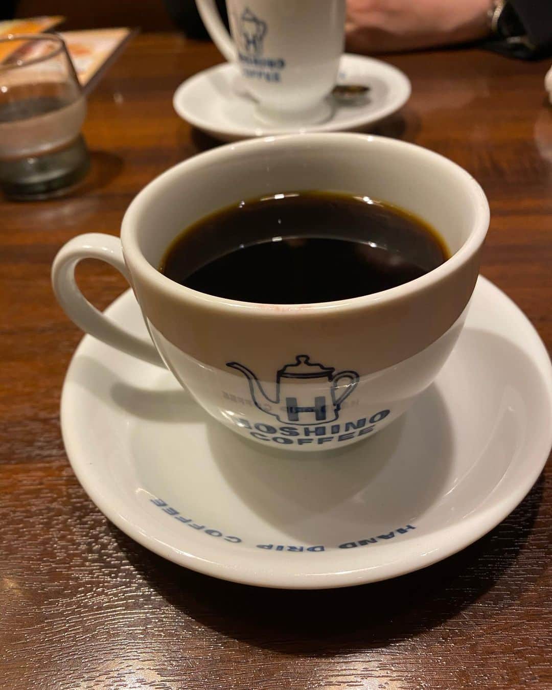 こまけいこのインスタグラム：「車運転して、久々に外のコーヒー。  息が詰まる思いしてたけどホッとする時間。」