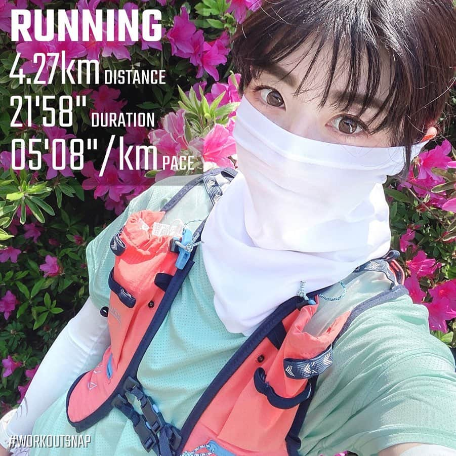 土屋香織さんのインスタグラム写真 - (土屋香織Instagram)「🏃‍♀️. 4.27🅚🅜 𝚛𝚞𝚗 𖤐𖤐𖤐 夏みたいですね𖣔 . お昼ごはんの時間帯は 外歩いてる人&ランナーがすごく少ない♪ ランニングコースの方が人多めだから 今日も街中を走りました。 前から誰か歩いてるのが見えたら 近くの角を曲がっての繰り返しで人を避けて♪ 行きたかったお店のto goメニュー📄 getしたから今度買ってみようかなー⸜(๑⃙⃘'ᵕ'๑⃙⃘)⸝⋆︎* . 𝙽𝚎𝚌𝚔 𝚐𝚊𝚒𝚝𝚎𝚛/𝚃-𝚜𝚑𝚒𝚛𝚝𝚜  @mizunojp  𝚙𝚊𝚗𝚝𝚜  @saysky_japan  𝙸𝚗𝚗𝚎𝚛  @sloli_jp  𝚅𝚎𝚜𝚝  @ultimatedirection_jp  𝙰𝚛𝚖 𝚌𝚘𝚟𝚎𝚛/𝚂𝚘𝚌𝚔𝚜  @c3fit_jp  𝚂𝚑𝚘𝚎𝚜  @nike . 週明けはまだ大丈夫なものの 曜日の真ん中辺りになると 日にちの感覚がわからなくなる(๑꒪ㅁ꒪๑)🌀 ゴミ出しの日何回も忘れるし 先週は1日勘違いして リハビリキャンセルするのうっかり忘れちゃったし 今日も学校にプリント取り行くの忘れてて 遅刻ごめんなさーい( ˃ ⌑︎ ˂ ) （ていうかデータをメールでくれるなりどこかでダウンロードできるようにしてくれたらいいのに。人が集まることわざわざするのがよくわからない...） 仕事行かないとぼけぼけです(  ˊ࿁ˋ ) ᐝ . . . #happyrunning #igランガールズ #ランガール #instarunners #ランニングエチケット #マスクラン #バフラン #ハシリマスタグラム #positivevibes #ハシリマシタグラム #リアクトインフィニティラン #reactinfinityrun #instarunners #走るひと #ハデスカイ か #ジミスカイ かわからない笑 #セイスカイコーデ #ランコーデ #ランニング好きな人と繋がりたい #ランニング女子 #マラソン女子 #ig千葉ランナーズ #ランナーさんと繋がりたい #igランナーズ #ランニングママ #garmin #vic_season #走れることに感謝 #走るの好きな人と繋がりたい #みんなで走る日に向けて #今日もみんなありがとう♥」5月1日 17時36分 - kaorintsuchiya