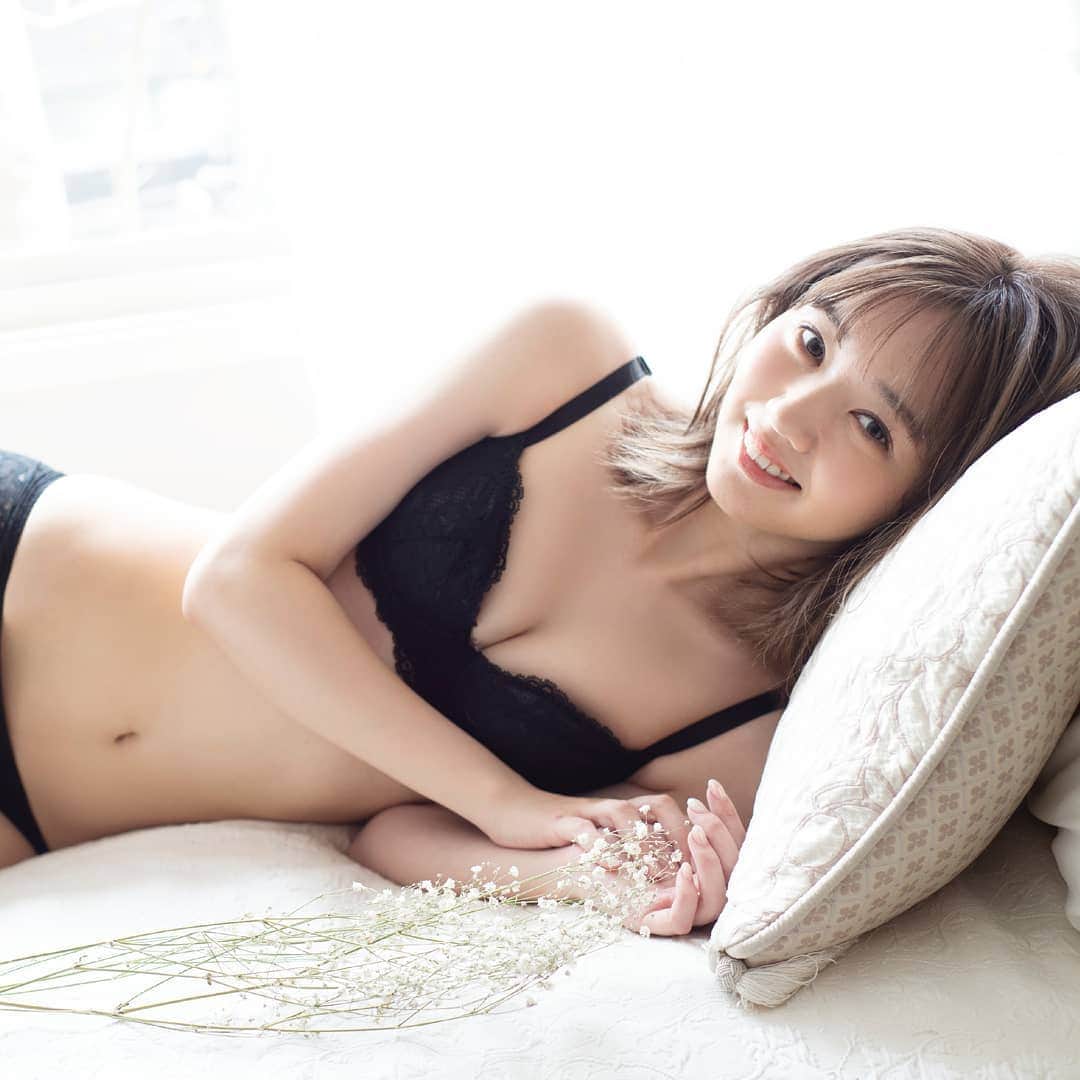 p-grandi☆育乳マッサージのバストアップ専門店のインスタグラム：「p-Grandiとのコラボレーションで誕生した下着ブランド . 「Belletia Paris(ベルティア・パリ)」 @belletiaparis_official . . この度同ブランドのイメージモデルに、 江野沢愛美さん @enosawa_manami が就任しました。 . . -江野沢愛美さんからのコメント- 女の子の毎日を彩るランジェリーの イメージ広告を務めることができて、 とても嬉しいです！ . お気に入りの1枚をみつけて、 気分も上げながら日々のバストケアを ちゃんとしていきましょう♡ . . 「Belletia Paris」公式サイトでページも公開しております。 是非ご覧下さい。 https://belletia-paris.com/smartphone/page13.html . . #江野沢愛美 #モデル #belletiaparis #belletia #seleel  #feele #bellina #rireine #belange #ecrique #lulas  #pGrandi #育乳 .」