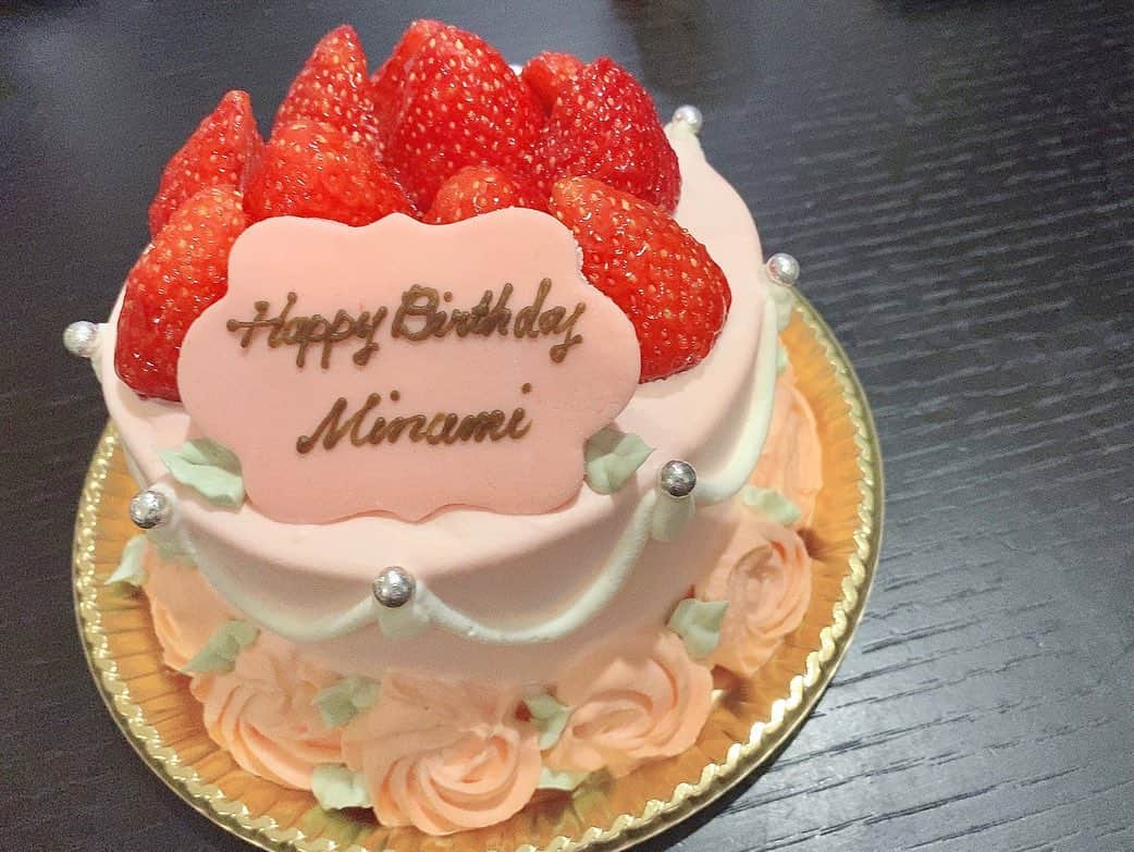 仙石みなみさんのインスタグラム写真 - (仙石みなみInstagram)「.🌸 誕生日迎えられました！！ 当日に、おうちからでも皆さんと過ごせて楽しかったぁ☺︎ . #happybirthday #誕生日 #stayhome #お家時間 #happy #love #cake」5月1日 18時04分 - sengoku_minami