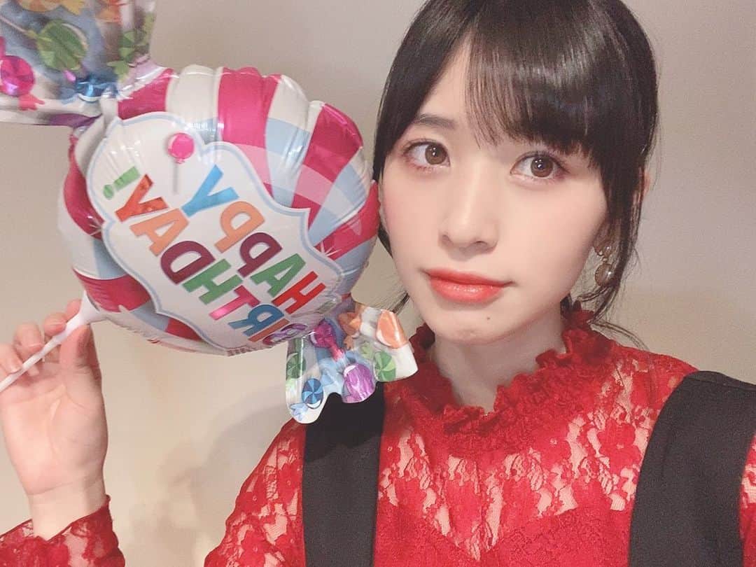 仙石みなみのインスタグラム：「.🌸 誕生日迎えられました！！ 当日に、おうちからでも皆さんと過ごせて楽しかったぁ☺︎ . #happybirthday #誕生日 #stayhome #お家時間 #happy #love #cake」
