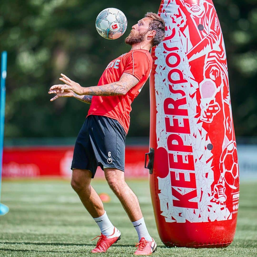 マルコ・ヘーガーさんのインスタグラム写真 - (マルコ・ヘーガーInstagram)「⚽️💋 @fckoeln @nike . . #training #effzeh #addicted #fc #köln #blessed #positivevibes #together #against #corona #mh6 #liebedeinestadt」5月1日 18時16分 - marco_hoeger