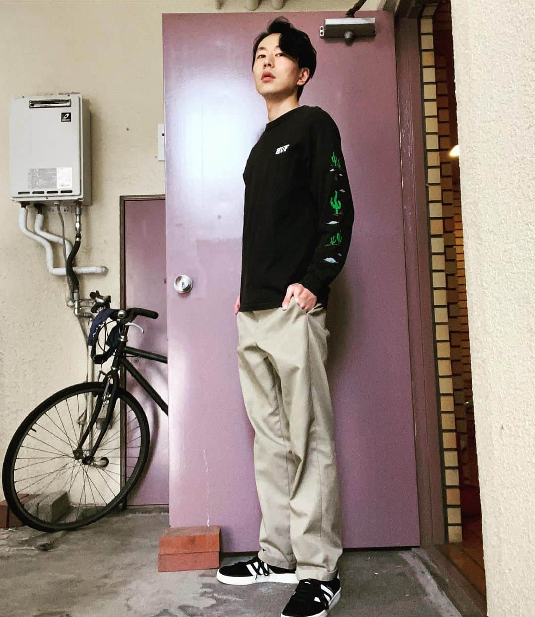 酒井孝太さんのインスタグラム写真 - (酒井孝太Instagram)「私服 上　ハフ×ジャーナル 下　ディッキーズ 靴　アディダス  #ジソンシン」5月1日 18時08分 - sakaikota