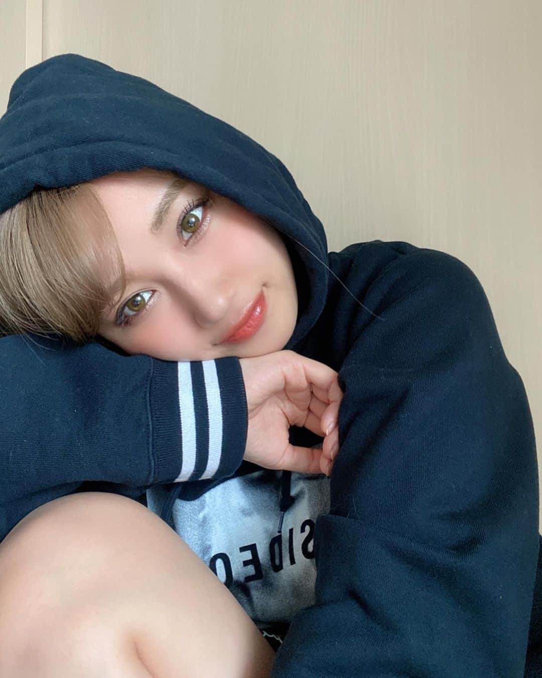 YUMIKAさんのインスタグラム写真 - (YUMIKAInstagram)「久々にゲームにハマってインドア極めてる🧑🏼‍🌾 アニメ気になってるの全部観たので 最近はゲーム実況観てるよ☺️🎮 面白過ぎて時間あっとゆー間🥱💓 明日はネットで買ったコスメで 研究したりして遊ぼ〜っと٩(◍ö◍)۶⭐️ #cyberjapan #cyberjapandancers #サイバージャパン mサイバージャパンダンサーズ #cjd_yumika #stayhome」5月1日 18時09分 - yumika_black