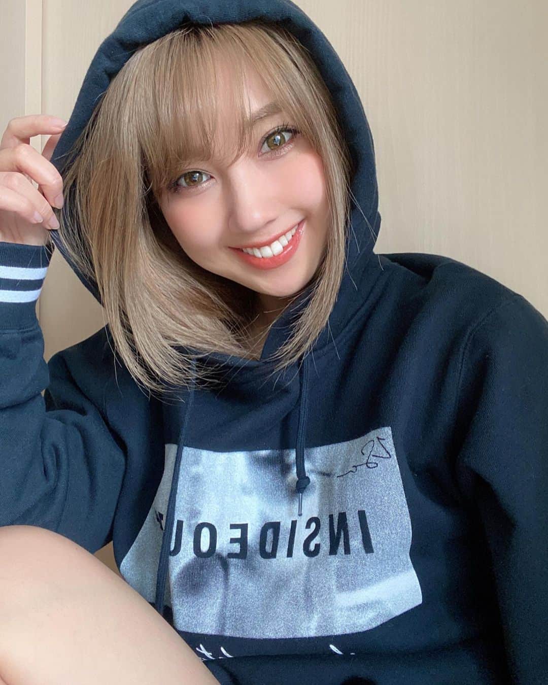 YUMIKAのインスタグラム：「久々にゲームにハマってインドア極めてる🧑🏼‍🌾 アニメ気になってるの全部観たので 最近はゲーム実況観てるよ☺️🎮 面白過ぎて時間あっとゆー間🥱💓 明日はネットで買ったコスメで 研究したりして遊ぼ〜っと٩(◍ö◍)۶⭐️ #cyberjapan #cyberjapandancers #サイバージャパン mサイバージャパンダンサーズ #cjd_yumika #stayhome」