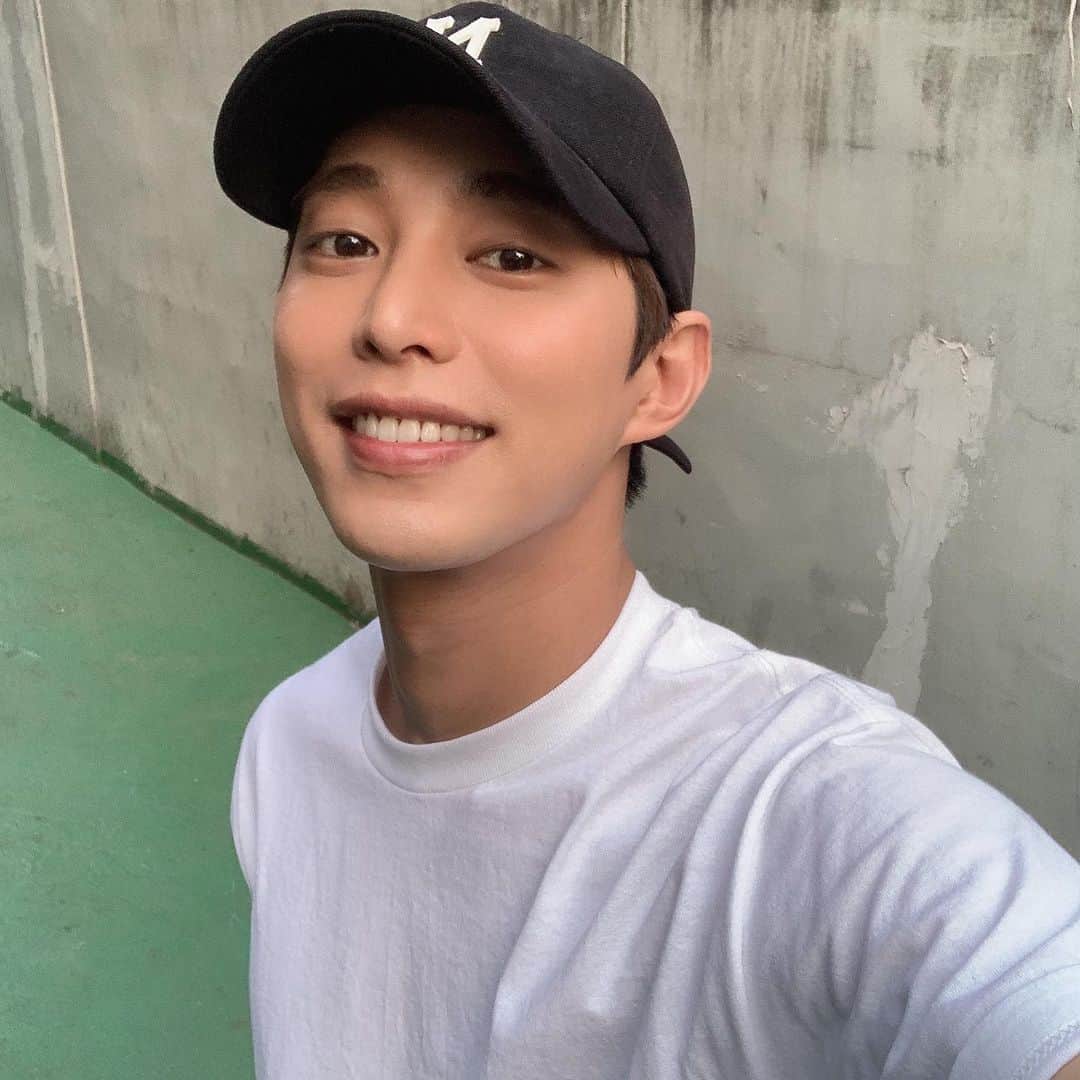 ソン・ウォンソクのインスタグラム：「날씨좋다🤩」