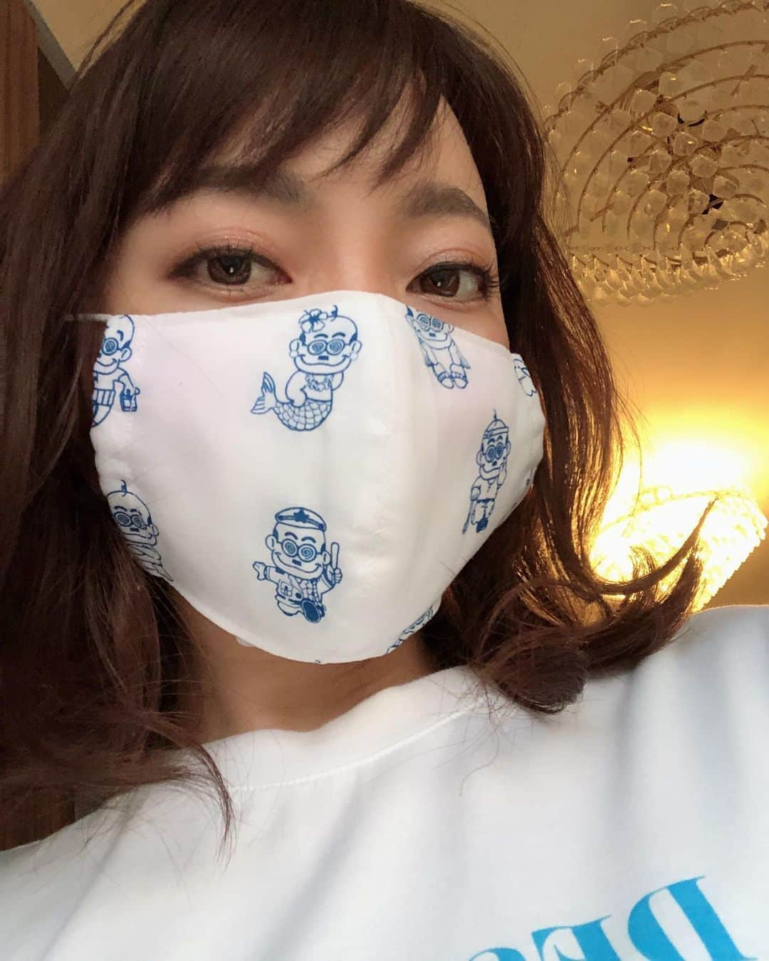 加藤綾菜さんのインスタグラム写真 - (加藤綾菜Instagram)「おばあちゃん手作りマスク👵 カトちゃん　ケンちゃんマスク❗️ カトちゃんからもらった手拭いと　去年志村けんさんから頂いた手拭いを再利用だよ✨ 目立つかな？ #手作りマスク」5月1日 18時20分 - katoayana0412