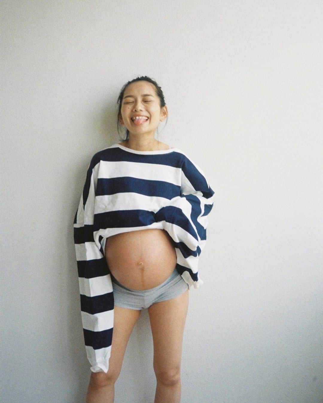 花盛友里のインスタグラム：「今はもっと大きくなってるんだろうなー♡ #hanamorimaternity」