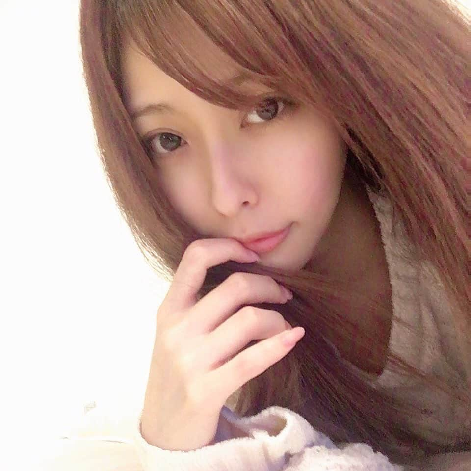 藤咲きく乃さんのインスタグラム写真 - (藤咲きく乃Instagram)「髪の毛痛みまくりの地獄！」5月1日 10時08分 - kikuchyaso