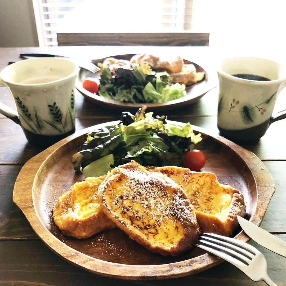 仲谷亜希子のインスタグラム：「今日の朝ご飯🍳 毎朝食べる朝ご飯も何だかネタ切れ😕 独身だったら前日残ったパスタとか 平気で食べるんだけどねぇ（笑） 一応仕事してない身としては責任感じるし・・。 明日から主人はGWだから育児も少し楽になる事を期待して今日も乗り越えよう。 皆さん、良い1日を✨✨ #今日の朝ごはん #今日の朝食 #おうちごはん #ふたり #夫婦ごはん #朝ごはんプレート #手作りごはん #あさごはん #おうちごはんLover #クッキンググラム #家庭料理 #料理写真 #朝食 #丁寧な暮らし #豊かな食卓 #foodstyling #手料理 #暮らしを楽しむ #iegohan #cooking #cookingram #breakfast #todaysbreakfast #breakfastwithmyhubby」