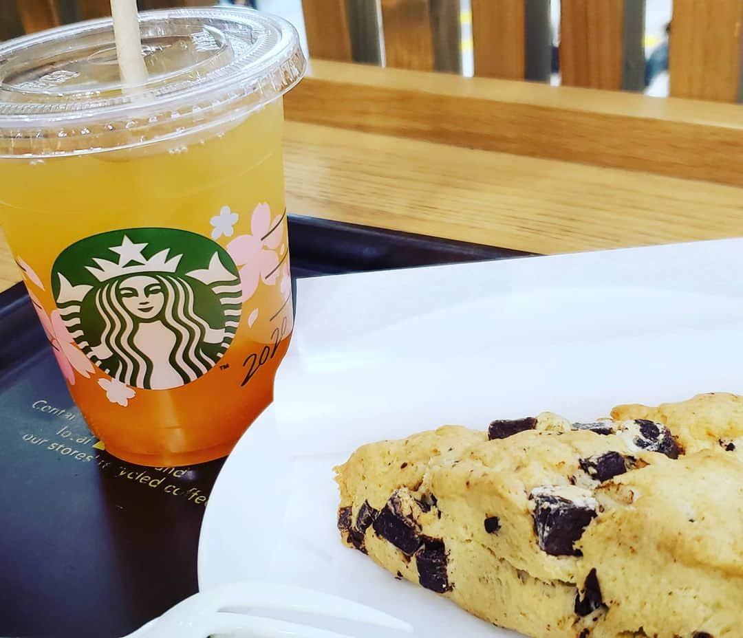 山内もえのインスタグラム：「. . 久々に #スタバ のゆずシトラスティー飲みたいな😭 早くコロナ落ち着きますように😢 . . https://free-model.jp . . #フリーモデル #山内もえ #撮影依頼受付中 #撮影 #サロンモデル #sexy #被写体 #model #モデル #写真 #smile #デカ目 #beauty #pretty #cute #eye #idol #偶像  #瞳 #natural #photo #可爱的 #portrait #portraitphotography #makeup #photography #写真好きな人と繋がりたい #グラビア」
