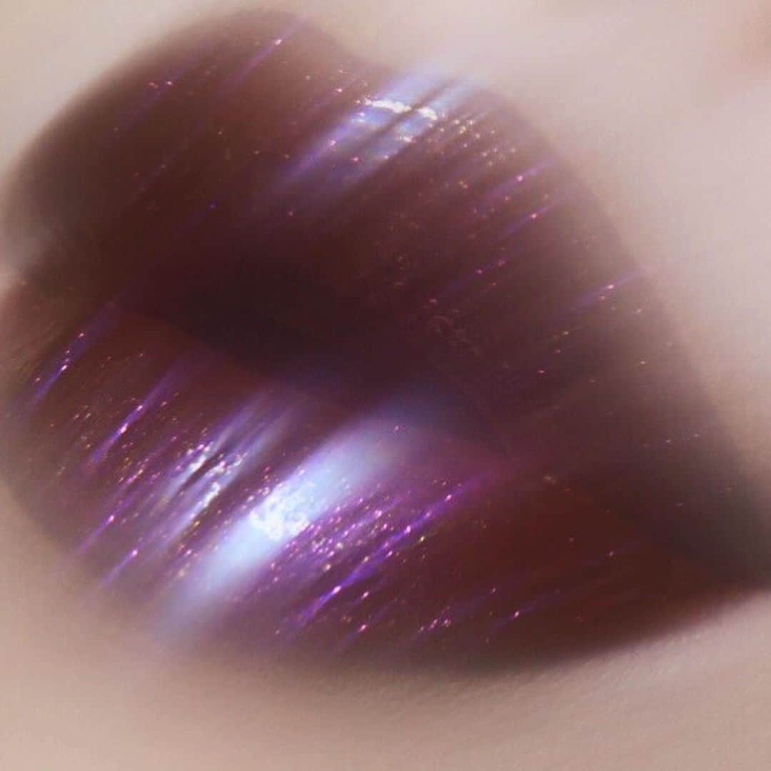のインスタグラム：「🤎💜✨ @patmcgrathreal lip pencil in Ground Control & Lust gloss in Earth Angel. #patmcgrath #patmcgrathlabs」