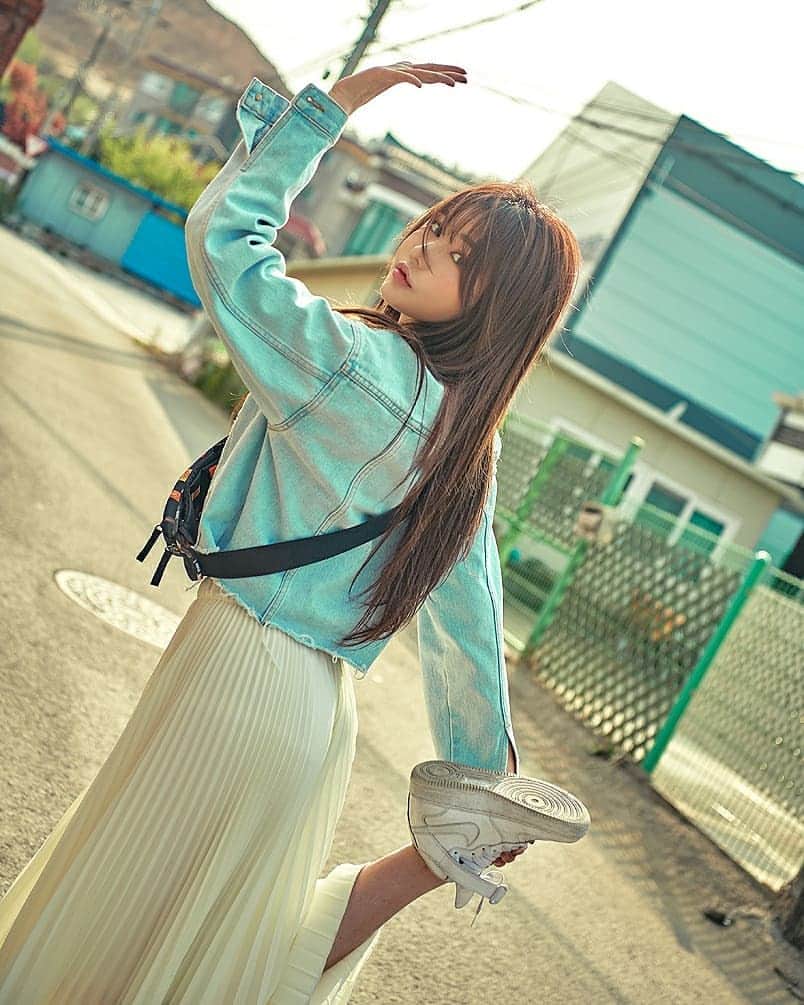 Han Ga Eunのインスタグラム：「🌿🌼🌿🌼🌿🌼 갑자기 여름 될 것 같애! . . . Photo @circusbear_z . . #model #photography #nikon #D5 #야외촬영 #ootd #nike」