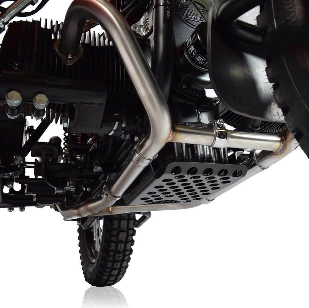 Ural Motorcyclesさんのインスタグラム写真 - (Ural MotorcyclesInstagram)「新アドベンチャーパッケージ付きの新カスタムカラーTerracotta Metallic Satinのフル装備 Ural Gear Up 2WDはいかがですか？ 写真と同様仕様の価格は￥2,783,880（税別） 日本在庫あり！ 装備の詳細はプロフィール欄のリンクをクリックしてください！」5月1日 11時34分 - ural_japan_official