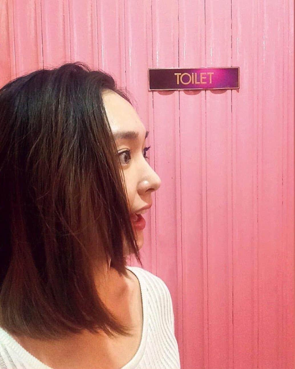 新垣結衣　ファンアカウントのインスタグラム：「・ NYLON JAPAN2016年4月号よりスタートしたセルフィー企画に掲載された貴重なガッキー自撮りが公開されます！ ・ アーカイヴブックと照らし合わせながら見るのもオススメです！ ・ 「毎日ガッキー」に癒されて♡ ・ またレプロエンタテインメントとNYLON JAPANの公式Instagramアカウントのストーリーズでも毎日投稿！ 「 #毎日ガッキー 」で検索してみてくださいね！ ・ ぜひ、毎日ガッキーに癒されてください！！ ・ #新垣結衣 #ガッキー #aragakiyui #nylon #毎日ガッキー」