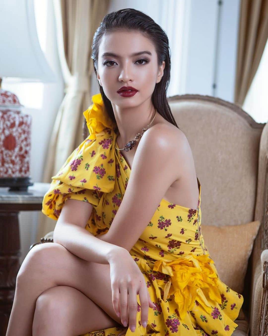 ラライン・シャーのインスタグラム：「Last @glammalaysia cover💛 Farewell 💛」
