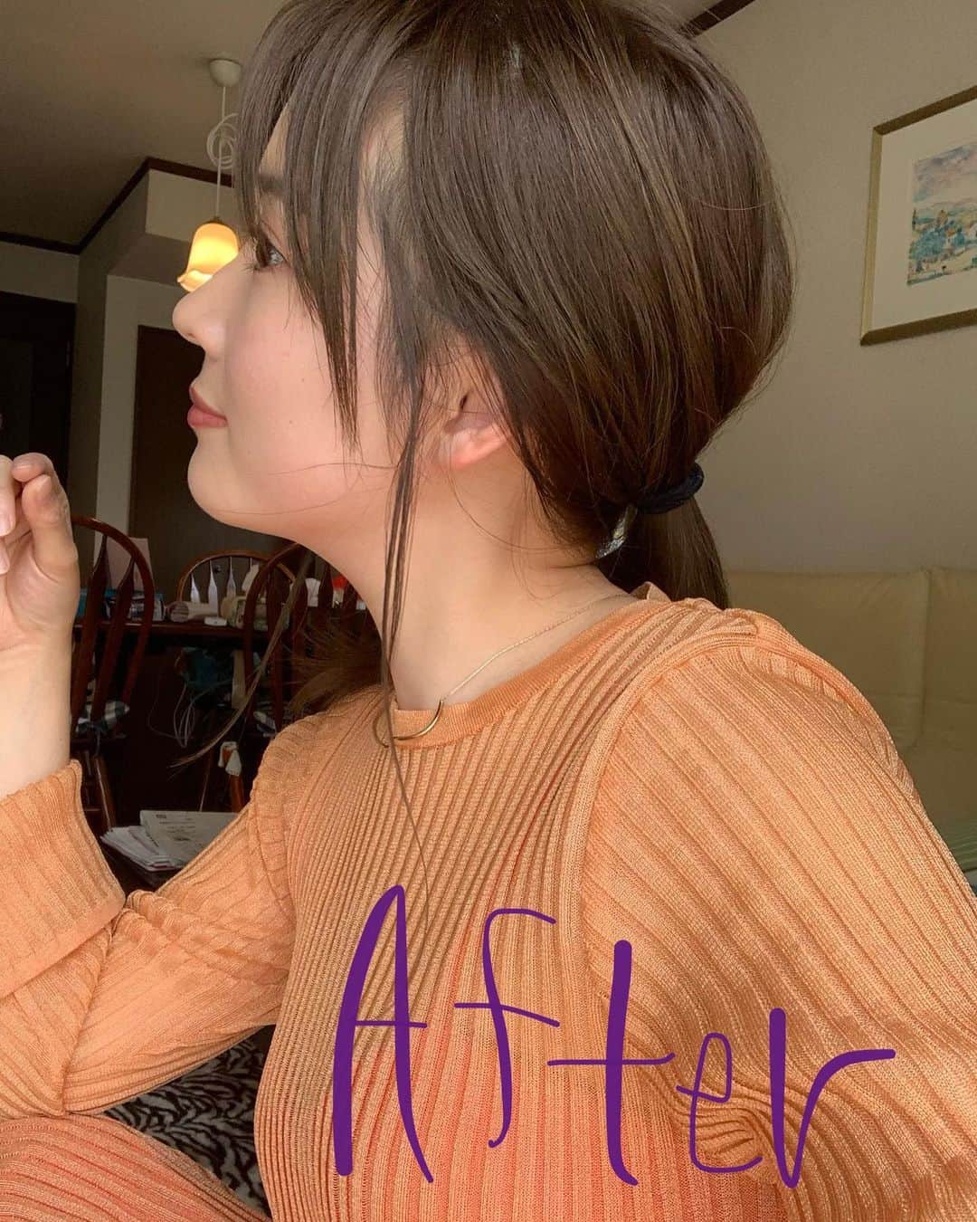 亜希子さんのインスタグラム写真 - (亜希子Instagram)「お家にいまくりMAXのため、とうとう、セルフカラーに挑戦いたしました。 ハァハァ。写真は一切加工無し！ ・ 本当にドキドキしてしまった。中学生以来ですよ😭セルフカラーは。 ・ 泡タイプのカラー材を使用して、緊張しすぎて、テレビ電話で奈津子さんに実況中継しながら染めました。笑笑 ・ いまの泡カラー材って、本当にお手頃価格なのね😭これで600円くらい🍀 ・ 気になる仕上がりのほどは…うん！ ・ 素敵にお色味が入ってる！　私が中学生の頃から、カラー材も進化しているのね😭感激した次第。 ・ 想像していた以上にとても満足な仕上がりだけれど、普段からお世話になっているジョエミの大島師匠(@koujioshima )のベースが良いからこそ、さらに良い感じに色が入った気もしている😭 ・ いつも髪の毛を綺麗にしてくれるチームjoemiの皆さんに、改めて感謝の気持ちが芽生えたのでした🔥 ・ こちらのカラーは楽しみつつ、また落ち着いた頃、私はまた美容のプロの皆さまにお願いしたいと思ったのでした☺️」5月1日 12時04分 - akiko_ohki