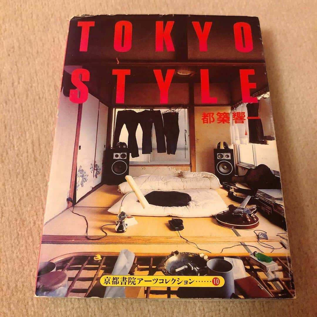 千秋さんのインスタグラム写真 - (千秋Instagram)「ブックカバーチャレンジ、3日目。 【TOKYO STYLE】  今日は妹的存在の @ladygaga に回します📚 そして今日で終わりにします。  #tokyostyle #都築響一 #これも20歳くらいに買った #ブックカバーチャレンジ #チャレンジ失敗 #申し訳ございません #三日坊主 #bookcoverchallenge #千秋読書クラブ」5月1日 12時10分 - chiaki77777