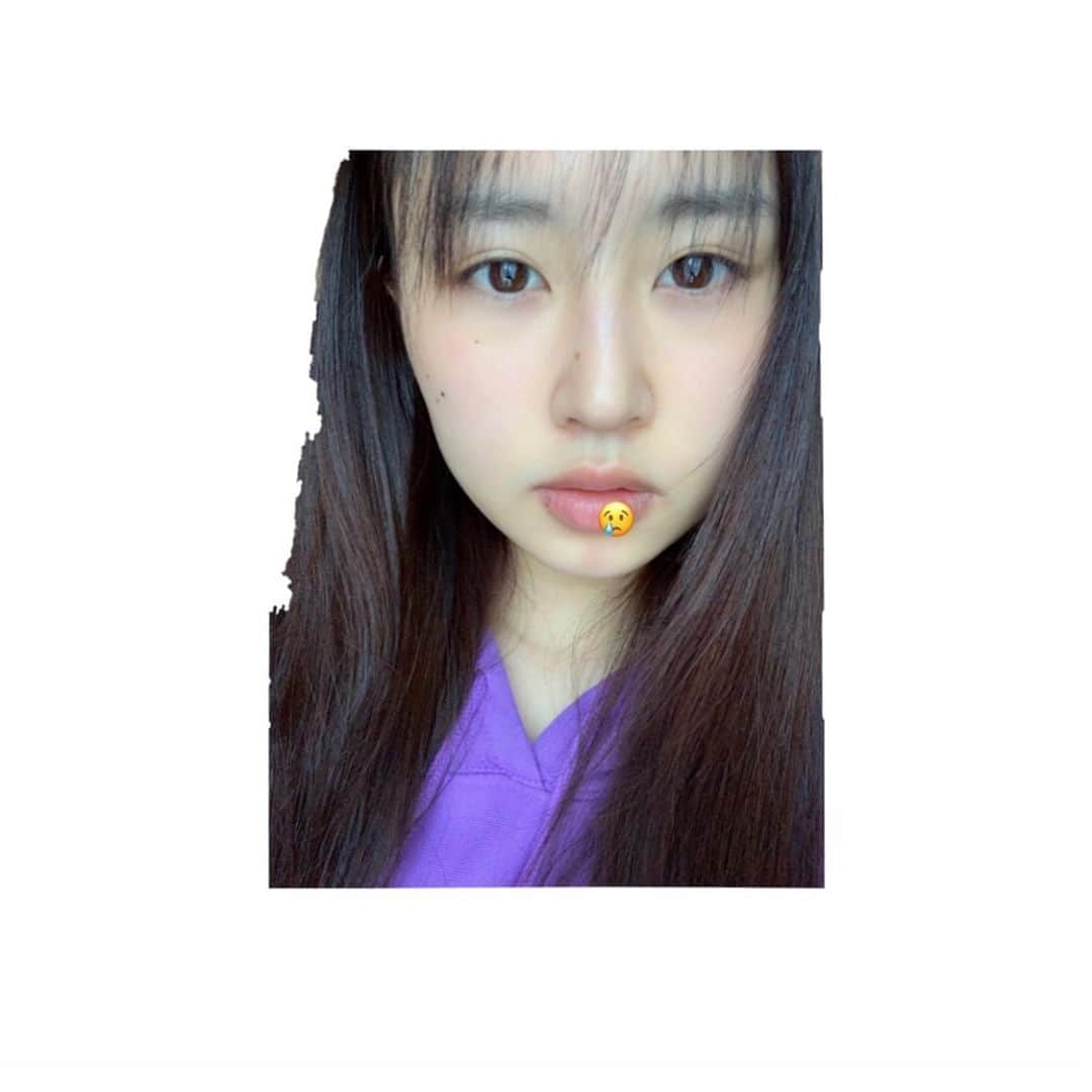 古賀成美さんのインスタグラム写真 - (古賀成美Instagram)「. こんにちわ💁🏻‍♀️ . . ヘルペスちゃん😢がちゃくちゃくと治ってきてるぅぅぅぅぅぅ💪 . . めちゃめちゃ久しぶりのヘルペスちゃん😢かなしみっ。かなしみっ。 . . 寝起きで前髪パサパサ、髪の毛うねうね🤷🏾‍♀️」5月1日 12時13分 - narunaru_330