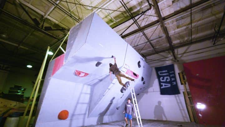 ナサニエル・コールマンのインスタグラム：「Feb 24th, 2020  We each set 2 boulders tailored to our strengths, and threw down! I loved testing this training method with @steezybailey, especially because our climbing styles are so different. It was a chance to exchange information through movement, as well as test out our new @scarpana kicks. I tried out the Drago, and Sean the Instinct VSR. Enjoy! 🎥 @neilson.ben  @thenorthface @thenorthface_climb @petzl_official @gnarlynutrition @frictionlabs」