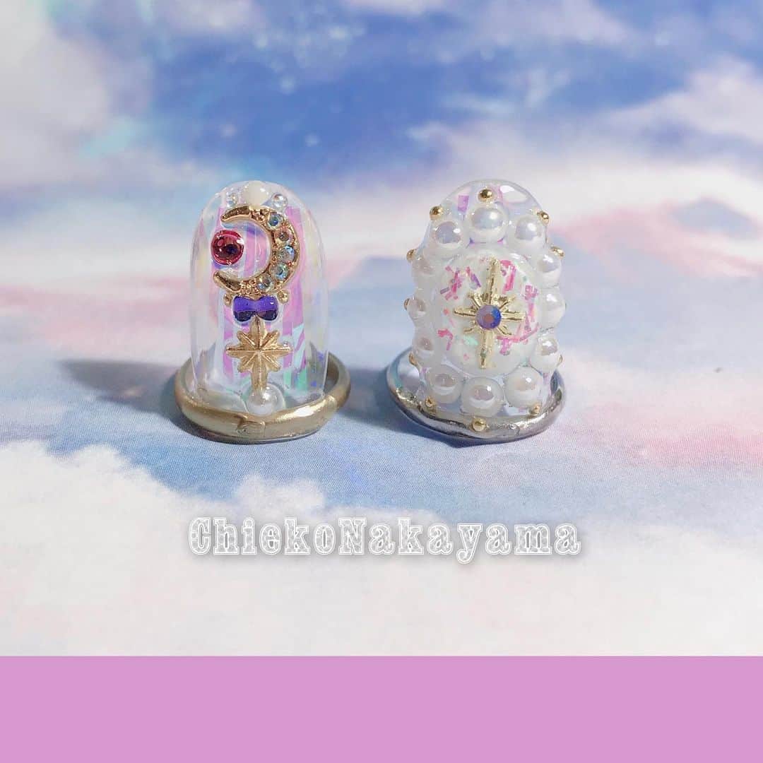 なかやまちえこのインスタグラム：「@stampnailring なかやまちえこ #ハンドメイド ネイルリング 💍⠀⠀ リクエスト頂いていた魔法少女ステッキ（ムーン）🌙の発売です✨✨⠀ 数に限りがありますのと、1点1点手作りの為同じお色の組み合わせのデザインはありません☺️💕 ⠀ ご購入は @stampnailring  のプロフィールから販売サイトに飛んでいただくか、ストーリーから飛べます☺️☺️☺️⠀ ⠀ #リングネイル は指先に #リング をはめていただくのみの取り外し簡単に爪先のオシャレを楽しめる商品です✨⠀ #スタンピングネイルリング のアカウントのストーリーハイライトのところからショッピングサイトに飛べます！⠀ 全て一点のみのお造りとなりますので、よろしくお願い致します😌🙏🙏✨⠀ #nail #nails #nailart #ネイル #美甲 #ネイルアート  #japanesenailart #manucure #japanesenails #manicurist #gelnails #أظافر #네일아트 #vẽmóng #ngườiđẹp  #เพ้นท์เล็บ #искусствоногтя #artedeuñas #เพ้นท์เล็บเจล #ジェルネイルデザイン #ネイルデザイン #senikuku #nagelkunst #ゆめかわネイル #オーロラネイル #ゆめかわいい ⠀ ・意匠登録済（デザイン特許）STAMPNAIL ・実用新案登録済（使い方特許）STAMPNAIL」