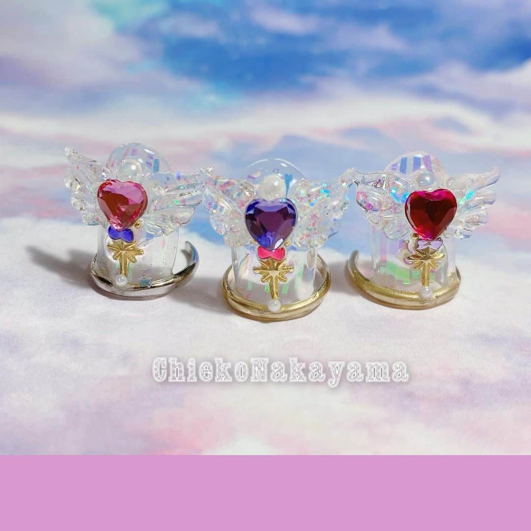 なかやまちえこのインスタグラム：「@stampnailring なかやまちえこ #ハンドメイド ネイルリング 💍⠀⠀ 完売ていた魔法少女ステッキ（♡）🌙の追加販売です✨✨⠀ しばらくこちらのデザインは追加しないので気になりましたらぜひ✨✨⠀ 数に限りがありますのと、1点1点手作りの為同じお色の組み合わせのデザインはありません☺️💕 ⠀ ご購入は @stampnailring  のプロフィールから販売サイトに飛んでいただくか、ストーリーから飛べます☺️☺️☺️⠀ ⠀ #リングネイル は指先に #リング をはめていただくのみの取り外し簡単に爪先のオシャレを楽しめる商品です✨⠀ #スタンピングネイルリング のアカウントのストーリーハイライトのところからショッピングサイトに飛べます！⠀ 全て一点のみのお造りとなりますので、よろしくお願い致します😌🙏🙏✨⠀ #nail #nails #nailart #ネイル #美甲 #ネイルアート  #japanesenailart #manucure #japanesenails #manicurist #gelnails #أظافر #네일아트 #vẽmóng #ngườiđẹp  #เพ้นท์เล็บ #искусствоногтя #artedeuñas #เพ้นท์เล็บเจล #ジェルネイルデザイン #ネイルデザイン #senikuku #nagelkunst #ゆめかわネイル #オーロラネイル #ゆめかわいい ⠀ ・意匠登録済（デザイン特許）STAMPNAIL ・実用新案登録済（使い方特許）STAMPNAIL」