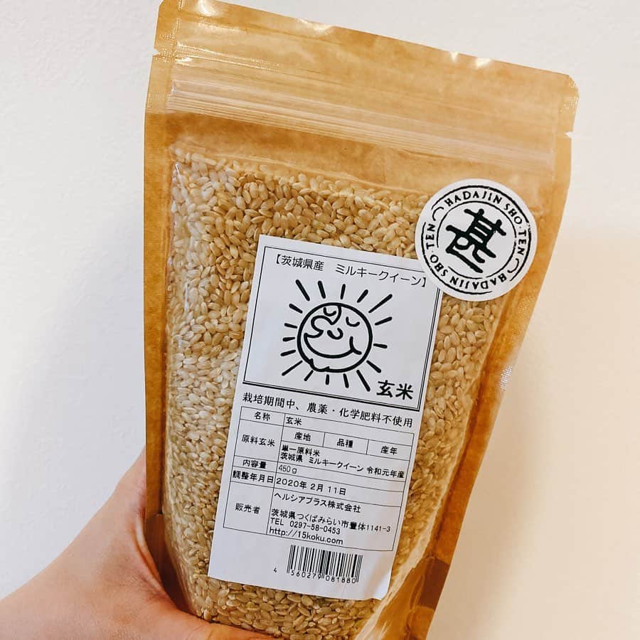 川島海荷さんのインスタグラム写真 - (川島海荷Instagram)「おざきち(@ozaki.risa )から受け取った #祈りのおにぎりバトン  気合入れて昨夜から準備していたんですが……玄米が美味しそうに炊き上がった瞬間にテンション上がってしまい、わたしも可愛いをおにぎりを作るっなんてことを掲げてしまい……結果こうなりました😐😐😐 こういうライン通話で使うデコレーション🍙ありますよね？  まぁ味はgoodだったので、全てよし！  さてさて、次はまたアナウンサーさんに戻します✨桝さんと同じくらい踊り方ツボです、徳島さん(@tokushima_erika )お願いします〜〜　#enjoyhome」5月1日 12時41分 - umika_kawashima