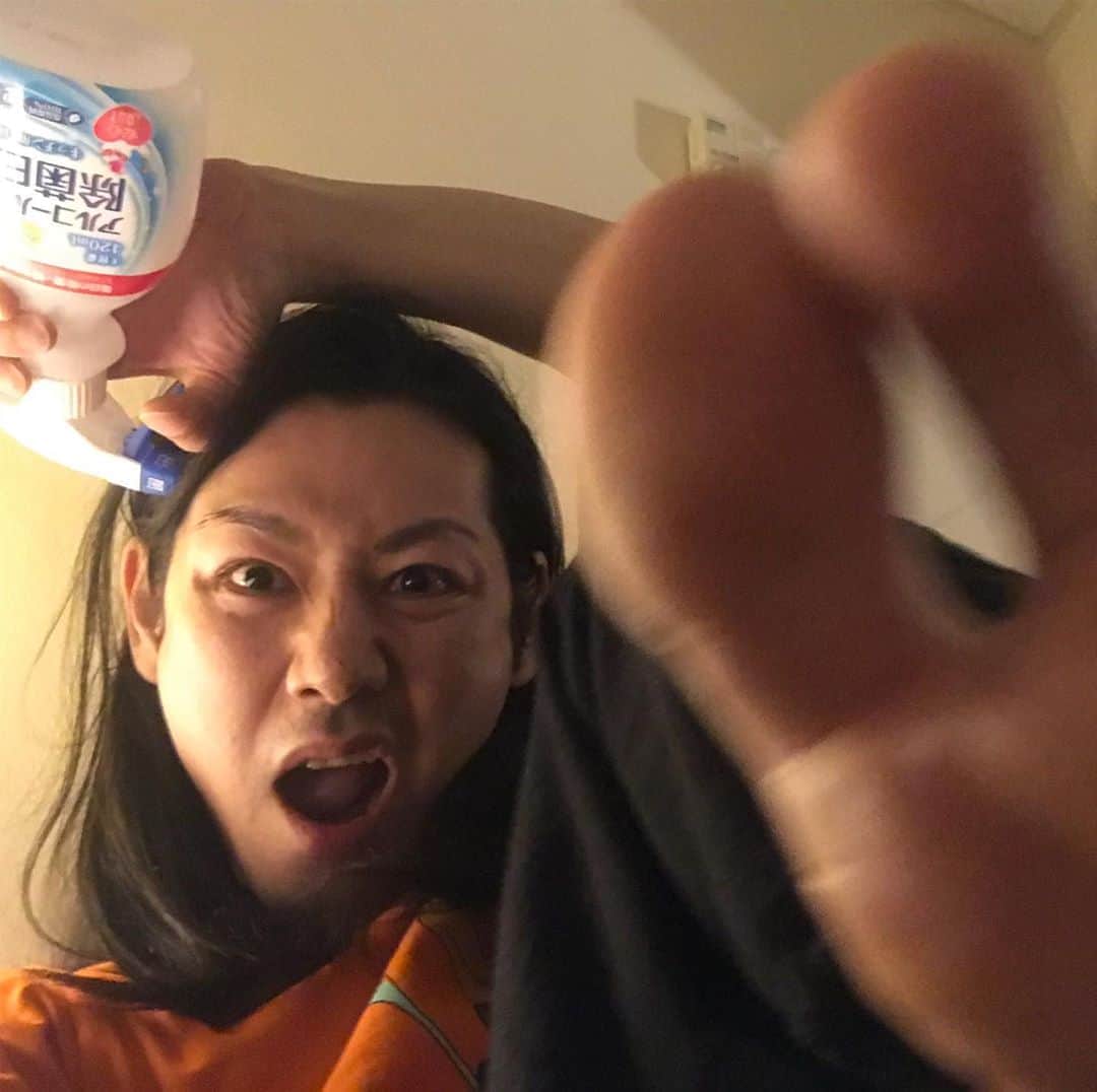 小林尊のインスタグラム：「When feeling stressed👽  I become a virus hunter!👾👈 like blaming the virus for all problems. stress release at home I’m coming for you! イライラしたときはコロナハンターになるよ 問題の全ては、こいつのせいにしてストレス発散 みんなも遠慮なく言って！完全防護でかけつけるから😘」