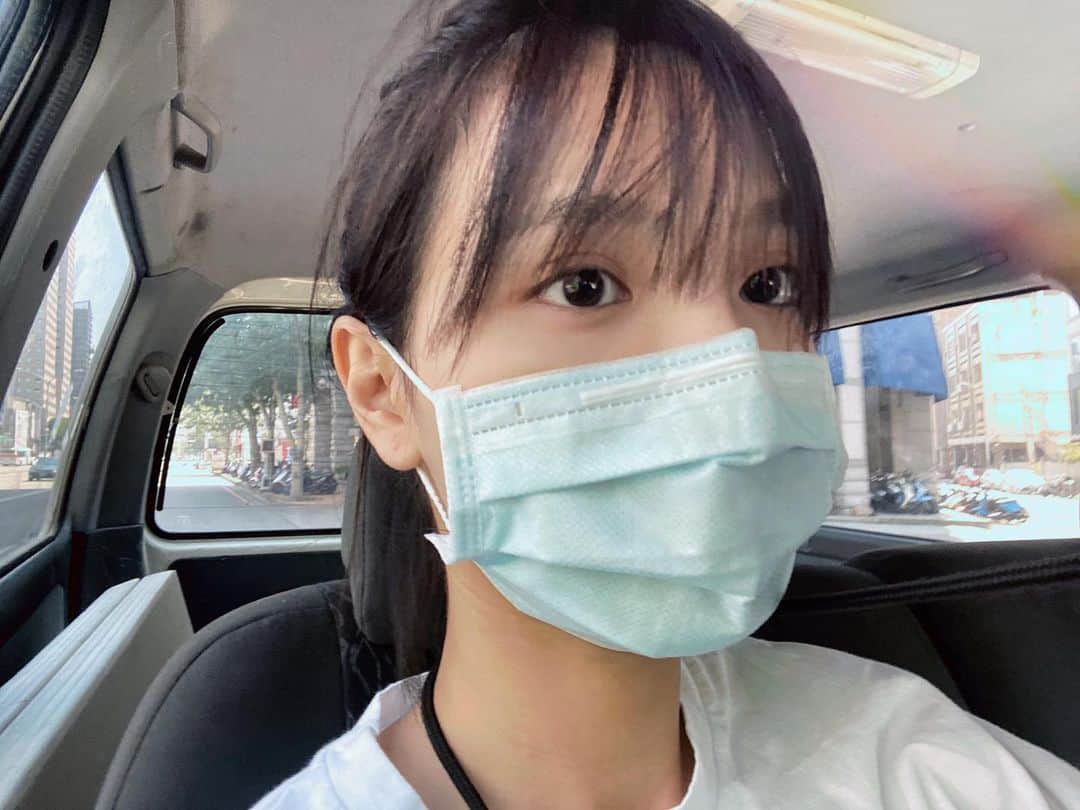 吳子霏（Ellen Wu）のインスタグラム：「五一連假啟動，大家都辛苦了，保持心情開心，防疫要成習慣，勤洗手戴口罩」