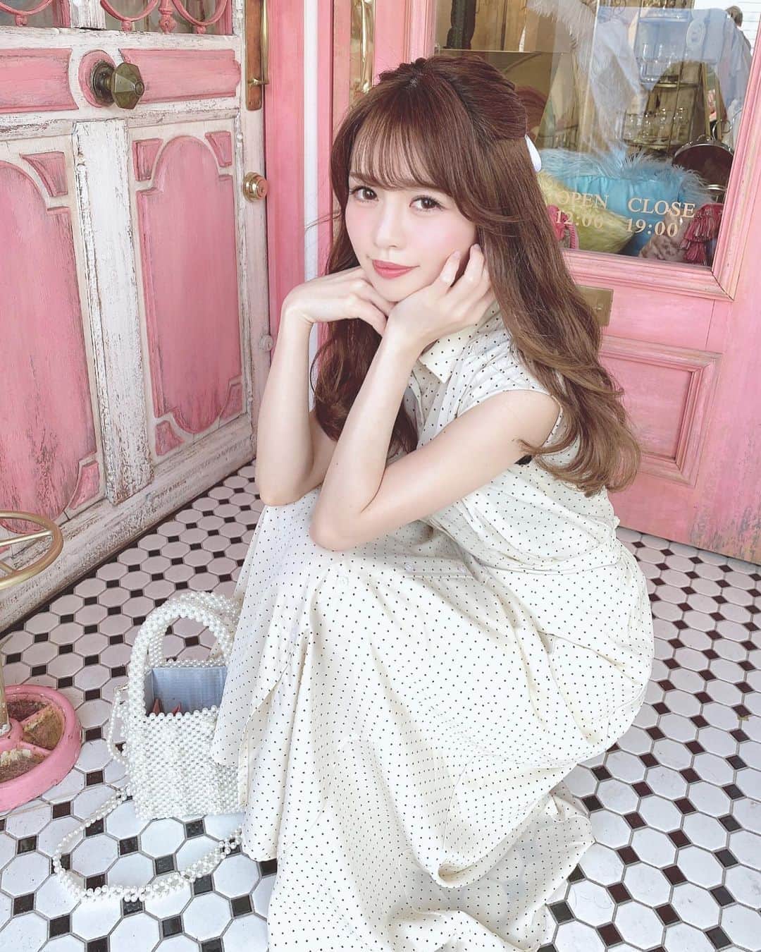 Isakoさんのインスタグラム写真 - (IsakoInstagram)「. おうちコーデやお買い物コーデに オススメなセットアップ👗💕 @mysaliina のものです💫 ドット柄って、春夏っぽいし大好き🥰 . . 顔周りの毛がぴょんぴょんしてる👧笑 . . お写真撮る一瞬以外はもちろんマスク着用しています📸 . お仕事の方は気をつけて行ってらっしゃい😊💕 . . . . . #mysaliina#mysaandliina#セットアップ#ドット#ドット柄#シャツコーデ#シャツ合わせ#セットアップコーデ#プチプラ#プチプラコーデ#カジュアルコーデ#初夏#setup」5月1日 13時08分 - ichaaako
