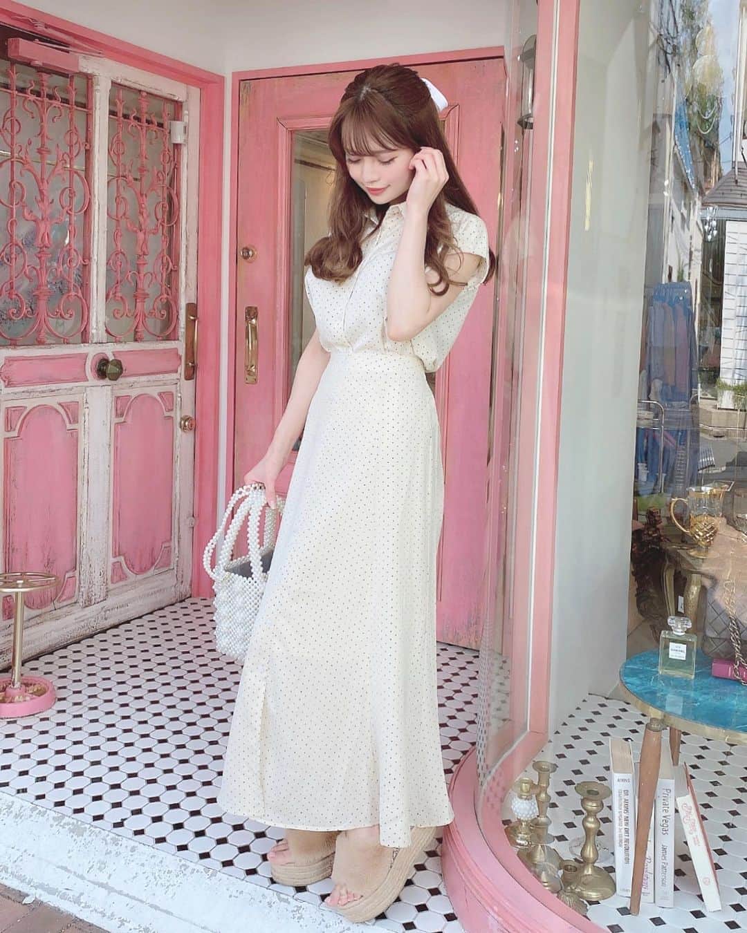 Isakoさんのインスタグラム写真 - (IsakoInstagram)「. おうちコーデやお買い物コーデに オススメなセットアップ👗💕 @mysaliina のものです💫 ドット柄って、春夏っぽいし大好き🥰 . . 顔周りの毛がぴょんぴょんしてる👧笑 . . お写真撮る一瞬以外はもちろんマスク着用しています📸 . お仕事の方は気をつけて行ってらっしゃい😊💕 . . . . . #mysaliina#mysaandliina#セットアップ#ドット#ドット柄#シャツコーデ#シャツ合わせ#セットアップコーデ#プチプラ#プチプラコーデ#カジュアルコーデ#初夏#setup」5月1日 13時08分 - ichaaako