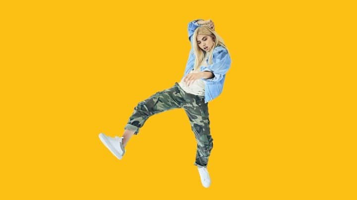 ヘイリー・キヨコのインスタグラム：「Missed calls out now!!!! ☺️💛💔📞 @maxmusic」