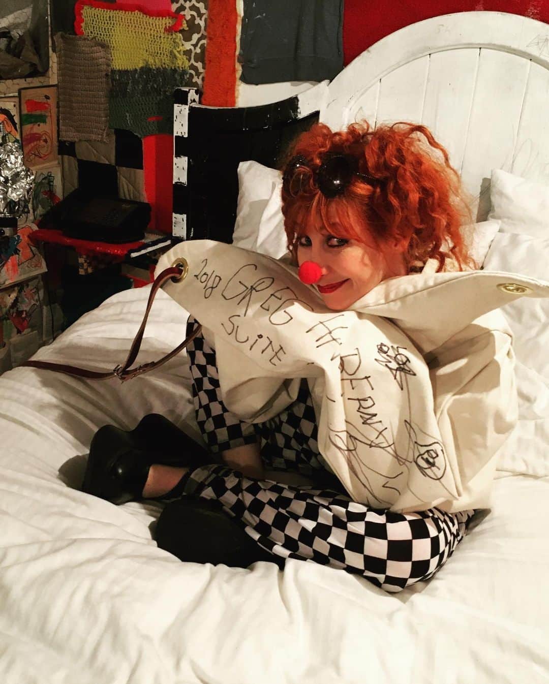 ボニー・モーガンさんのインスタグラム写真 - (ボニー・モーガンInstagram)「#tbt at my happy place @petitermitagehotel in room 406 celebrating @greg_haberny in all his marvelous madness... and Picci #adventuresofbendybonnie #petitermitage #room406 #greghaberny #artistinresidence #picci #madness #shenanigans #marvelousmadness #straightjacket #happyplace #bendybonnie」5月1日 13時24分 - bendybonnie