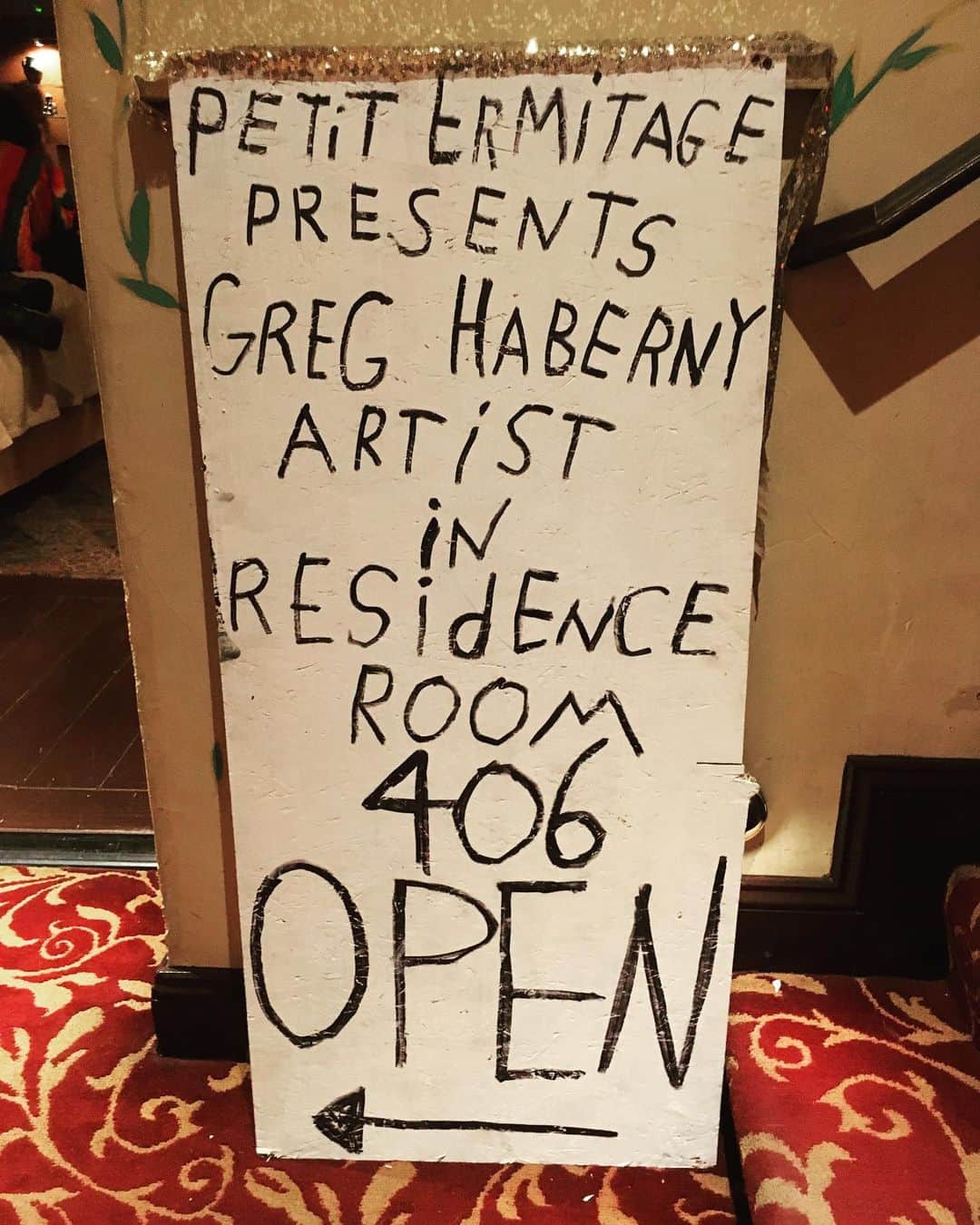 ボニー・モーガンさんのインスタグラム写真 - (ボニー・モーガンInstagram)「#tbt at my happy place @petitermitagehotel in room 406 celebrating @greg_haberny in all his marvelous madness... and Picci #adventuresofbendybonnie #petitermitage #room406 #greghaberny #artistinresidence #picci #madness #shenanigans #marvelousmadness #straightjacket #happyplace #bendybonnie」5月1日 13時24分 - bendybonnie