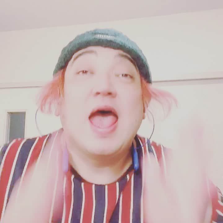 デッカチャンのインスタグラム：「‪#おうちでスマイル大作戦‬ @dw_nicols ‪に僕も参加しました！‬ #ハイリハイリホーハイリハイリフレホー ‪使われるかわからないけど、‬ ‪撮影楽しかったです♪‬ ‪〜みんなで「スマイル」を歌おう〜‬ ‪5/6まで‬ ‪詳細はHPを見てみてねー👉‬ ‪dwnicols.com‬ ‪#dw25‬ ‪#DWニコルズ‬」