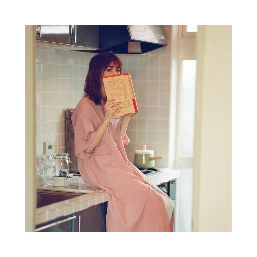 コレカウのインスタグラム：「ㅤㅤㅤㅤㅤㅤㅤㅤㅤㅤㅤㅤㅤㅤㅤㅤㅤㅤㅤ ユニセックスデザインのロングシャツは全3カラーです✨ ㅤㅤㅤㅤㅤㅤㅤㅤㅤㅤㅤㅤㅤㅤㅤㅤㅤㅤㅤ ㅤㅤㅤㅤㅤㅤㅤㅤㅤㅤㅤㅤㅤㅤㅤㅤㅤㅤㅤ Nora Lily Volume Sleeve Shirt Robe ＜UNISEX＞ ¥10,780(in tax)ㅤㅤㅤㅤㅤㅤㅤ ㅤㅤㅤㅤㅤㅤㅤㅤㅤㅤㅤㅤㅤㅤㅤㅤㅤㅤㅤ ㅤㅤㅤㅤㅤㅤㅤㅤㅤㅤㅤㅤㅤㅤㅤㅤㅤㅤㅤ ㅤㅤㅤㅤㅤㅤㅤㅤㅤㅤㅤㅤㅤㅤㅤㅤㅤㅤㅤ #おうち時間 #ロングシャツ #春服 #大人ピンク #シャツワンピース #ビッグシャツ #カジュアルウェア #くすみカラー #大人女子コーデ #シンプルコーデ #ユニセックス #ワントーンコーデ #noralily #springfashion #perky_room #韓国ファッション #春コーデ #ストーリトカジュアル #カジュアルコーデ #unisexfashion #fashion #chao_app #zozotown」