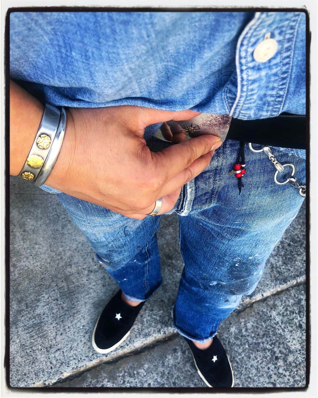 大川知英のインスタグラム：「60's LEVI'S 501BIG"E" with paint🇺🇸 今日は５月１日🧘🏼‍♂️501を履いてタバコ🚬 #levis#501bige#60s#paint#vintage #5月1日 #501を履く#タバコがうまい #amecajiboys #takatsubase #アメトイ部#YouTube」