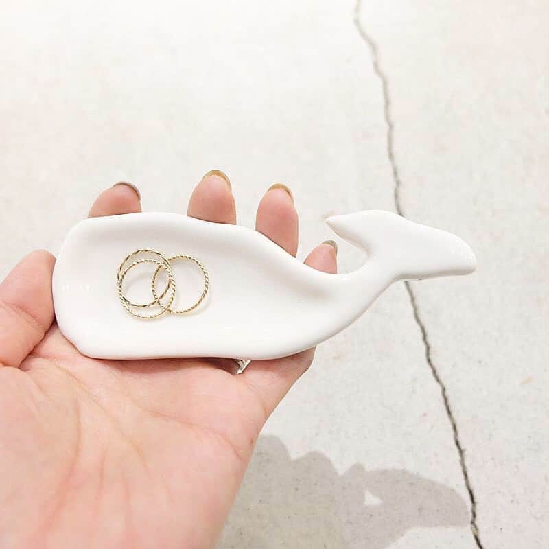 eight o eight さんのインスタグラム写真 - (eight o eight Instagram)「. . . ａｃｃｅｓｓｏｒｙ ｔｒａｙ . . . . #アクセサリートレイ #くじら #beach #sea #beachhouse #beachstyle #beachgirl #california #aloha #hawaii #アロハ #ビーチ雑貨 #ビーチハウス #ビーチスタイル #ビーチライフ #ハワイ#ハワイアン #ハワイ雑貨 #コースタルリビング #カリフォルニア雑貨 #カリフォルニアライフ#カリフォルニアスタイル#雑貨#海 #海を感じる雑貨」5月1日 14時39分 - 808store