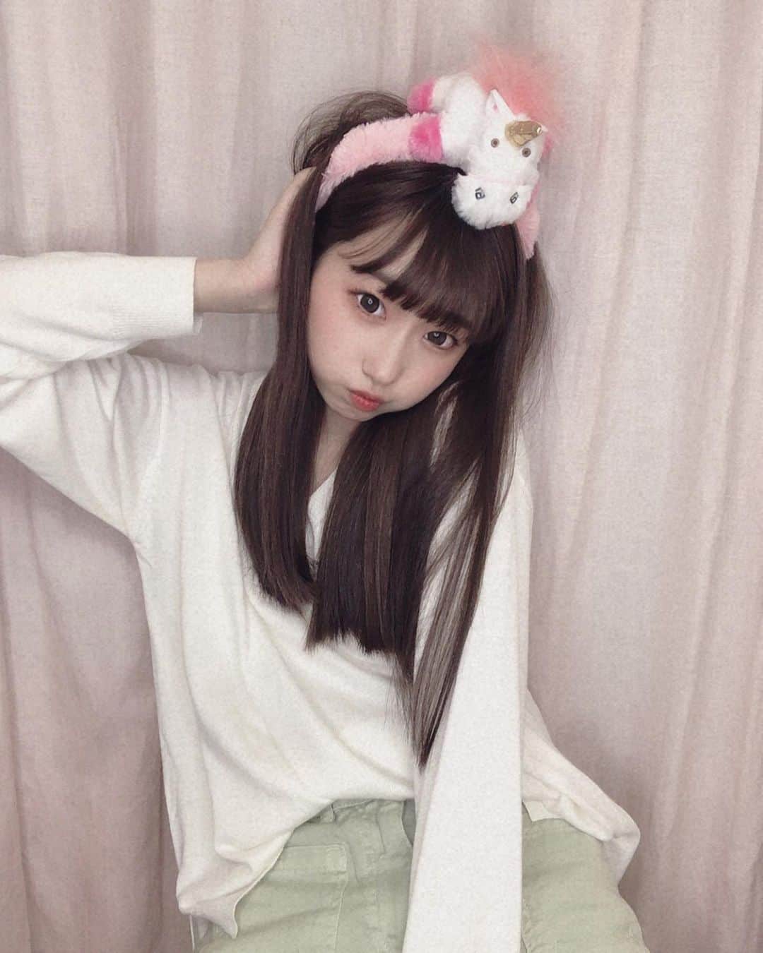 のインスタグラム：「・ ユニバに行きたすぎる結果こうなりました😗🙄🤍 ・ コロナちゃん早く治らないかなぁ、 ・ みんな出来るだけお家にいようね‼︎ ・ ・ ・ #コロナ #コロナに負けるな #おうち時間 #おうち #ユニバ #ユニバ行きたい #usj #カチューシャ #ユニコーン #くま #くまさん #jk #jk1」
